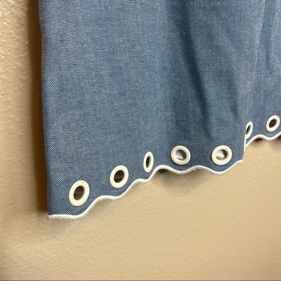 J. Crew Chambray Scallop Grommet Hem Top Size 6 - Picture 5 of 7